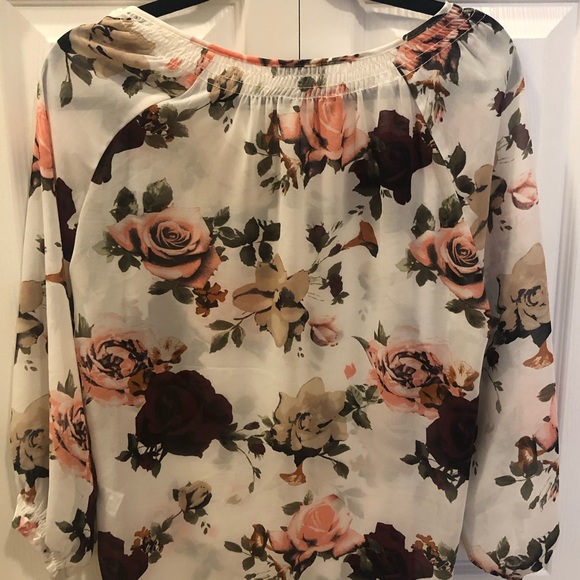 DYNAMITE Floral Top - Picture 2 of 2